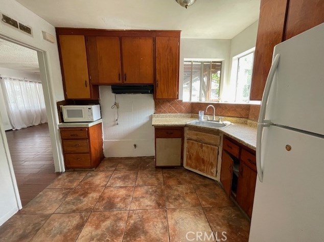 14524 Claressa Ave, Norwalk CA  90650-5211 exterior
