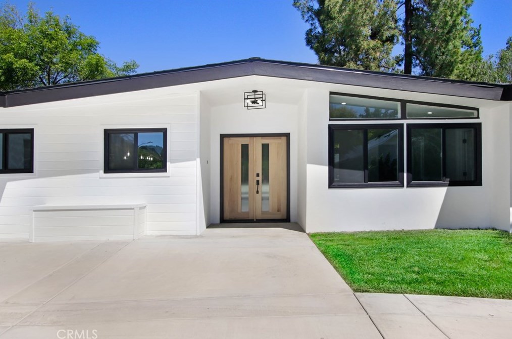 18871 Rosita St, Los Angeles CA  91356-5102 exterior