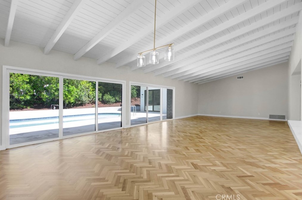 18871 Rosita St, Los Angeles CA  91356-5102 exterior
