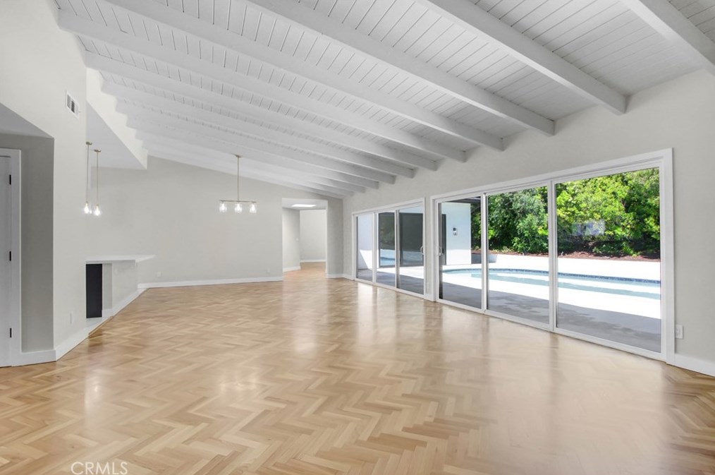 18871 Rosita St, Los Angeles CA  91356-5102 exterior