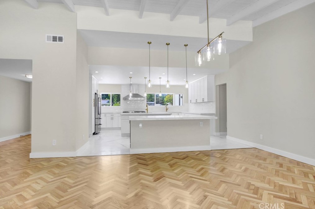 18871 Rosita St, Los Angeles CA  91356-5102 exterior