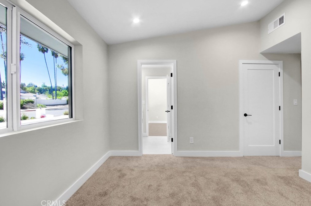 18871 Rosita St, Los Angeles CA  91356-5102 exterior