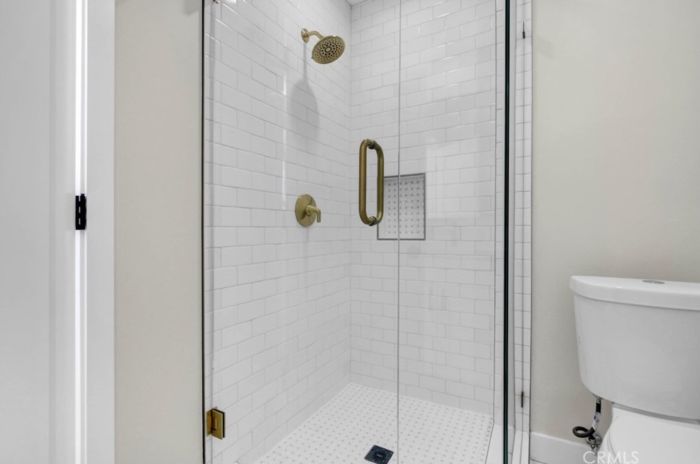 18871 Rosita St, Los Angeles CA  91356-5102 exterior