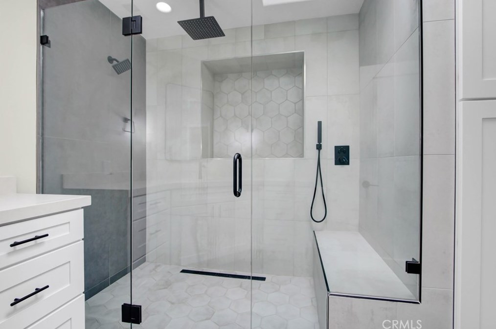 18871 Rosita St, Los Angeles CA  91356-5102 exterior