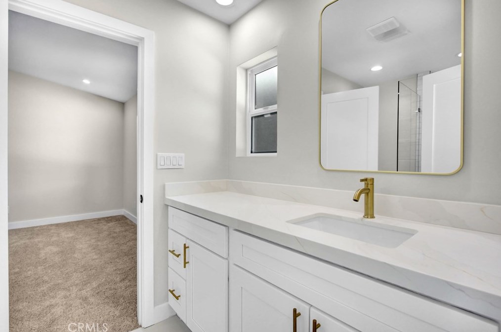 18871 Rosita St, Los Angeles CA  91356-5102 exterior