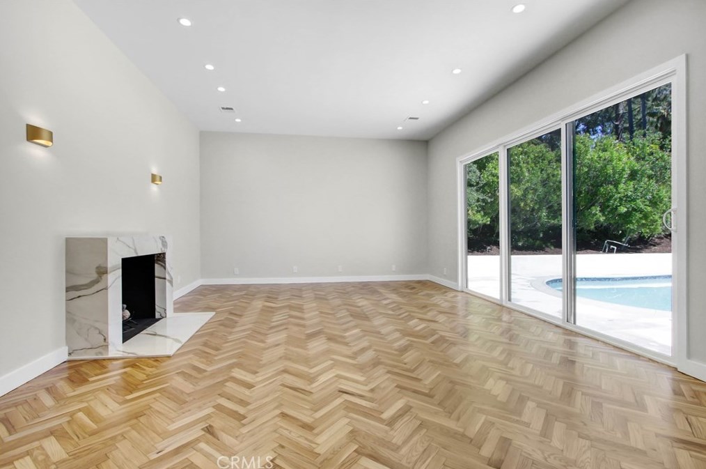 18871 Rosita St, Los Angeles CA  91356-5102 exterior