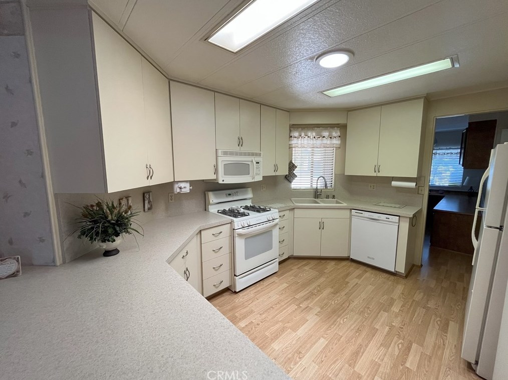 692 Forest Lake Dr, Brea CA 92821-2850 exterior