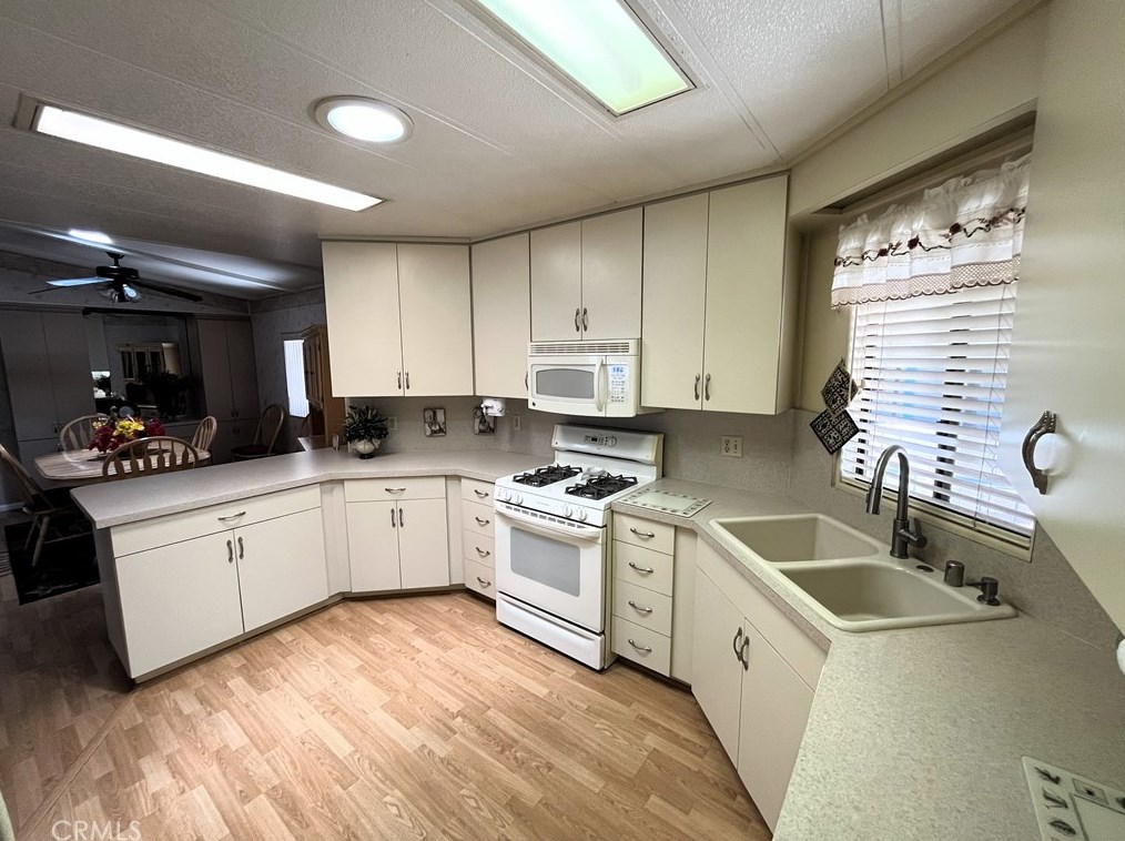 692 Forest Lake Dr, Brea CA 92821-2850 exterior