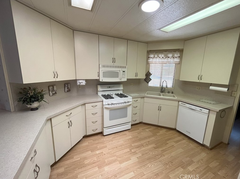 692 Forest Lake Dr, Brea CA 92821-2850 exterior