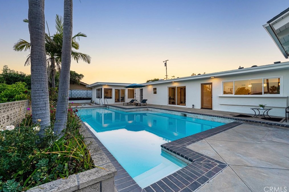 1611 Raymond Ave, Fullerton CA 92831-3820 exterior