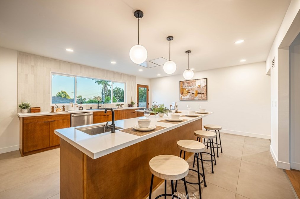 1611 Raymond Ave, Fullerton CA 92831-3820 exterior