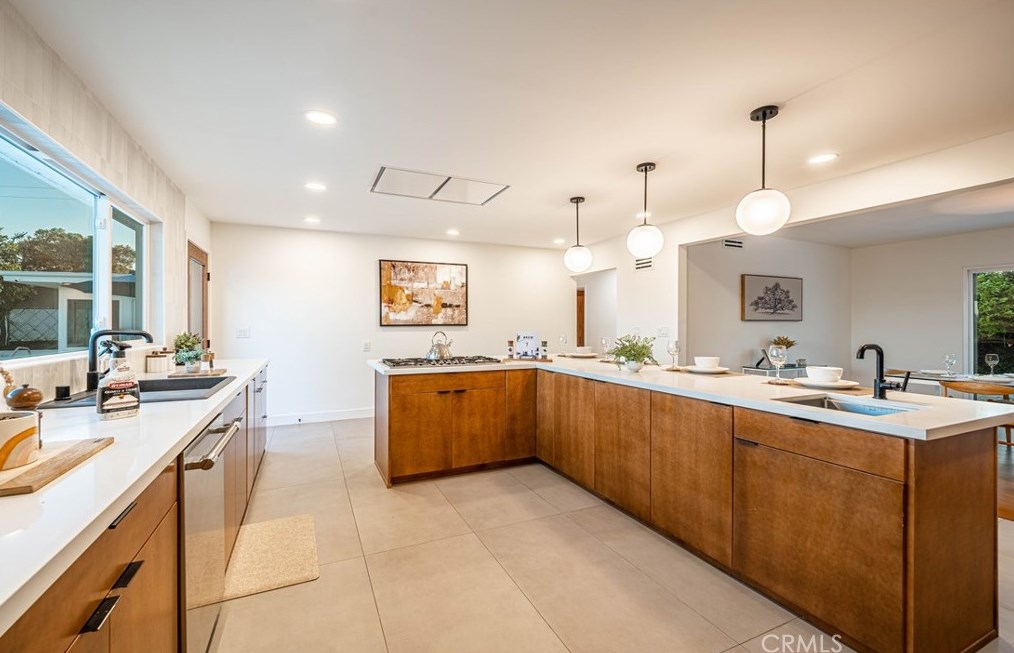 1611 Raymond Ave, Fullerton CA 92831-3820 exterior