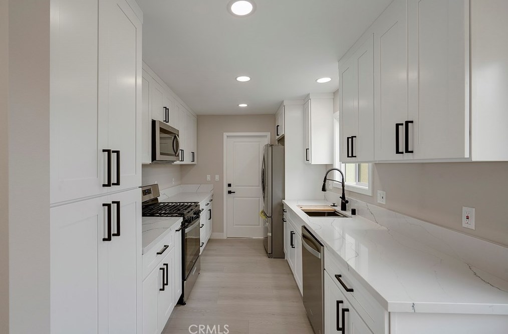 6733 Via Arroyo Dr, Buena Park CA  90620-4112 exterior