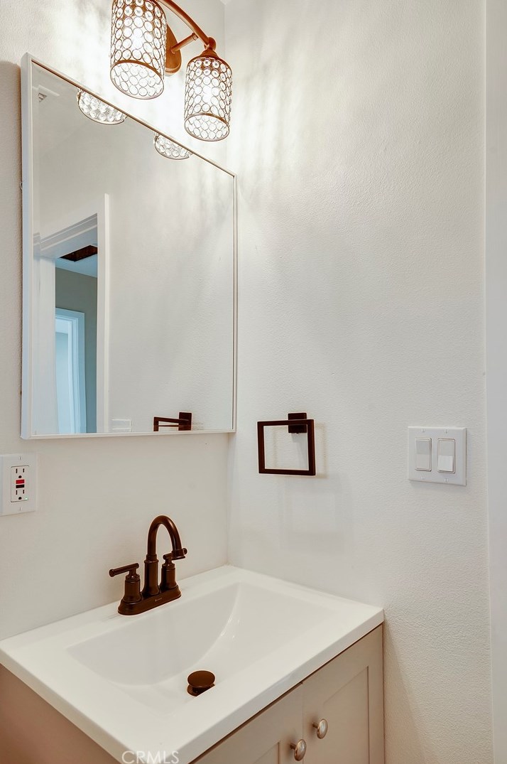 6733 Via Arroyo Dr, Buena Park CA  90620-4112 exterior
