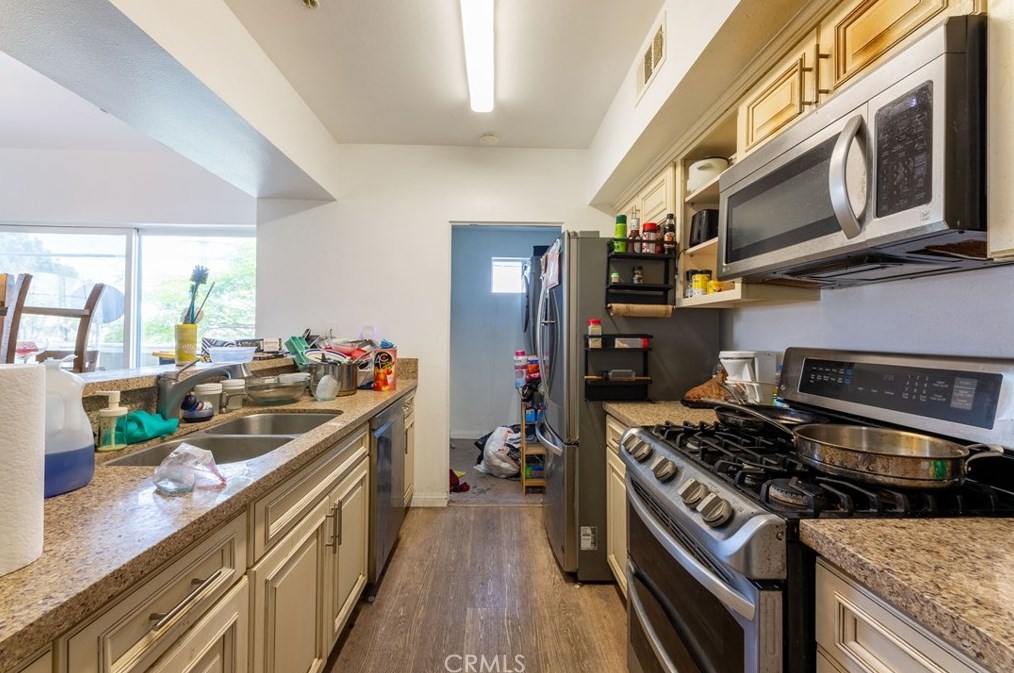 12082 Broadway, Los Angeles CA  90061-1317 exterior