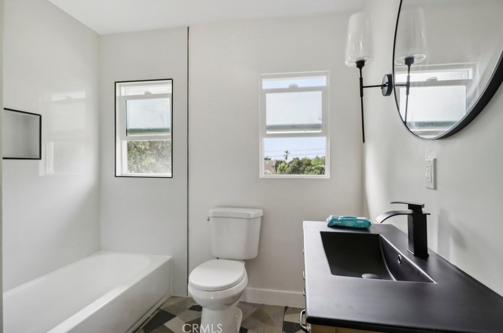 1226 Vernon Ave, Los Angeles CA  90011-3721 exterior