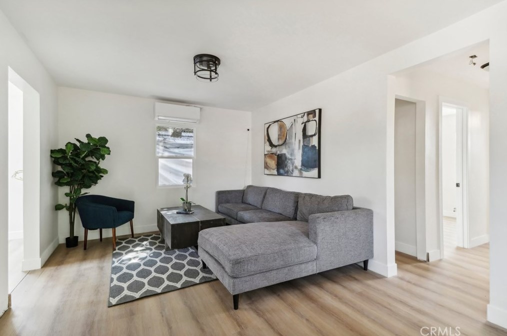 1226 Vernon Ave, Los Angeles CA  90011-3721 exterior