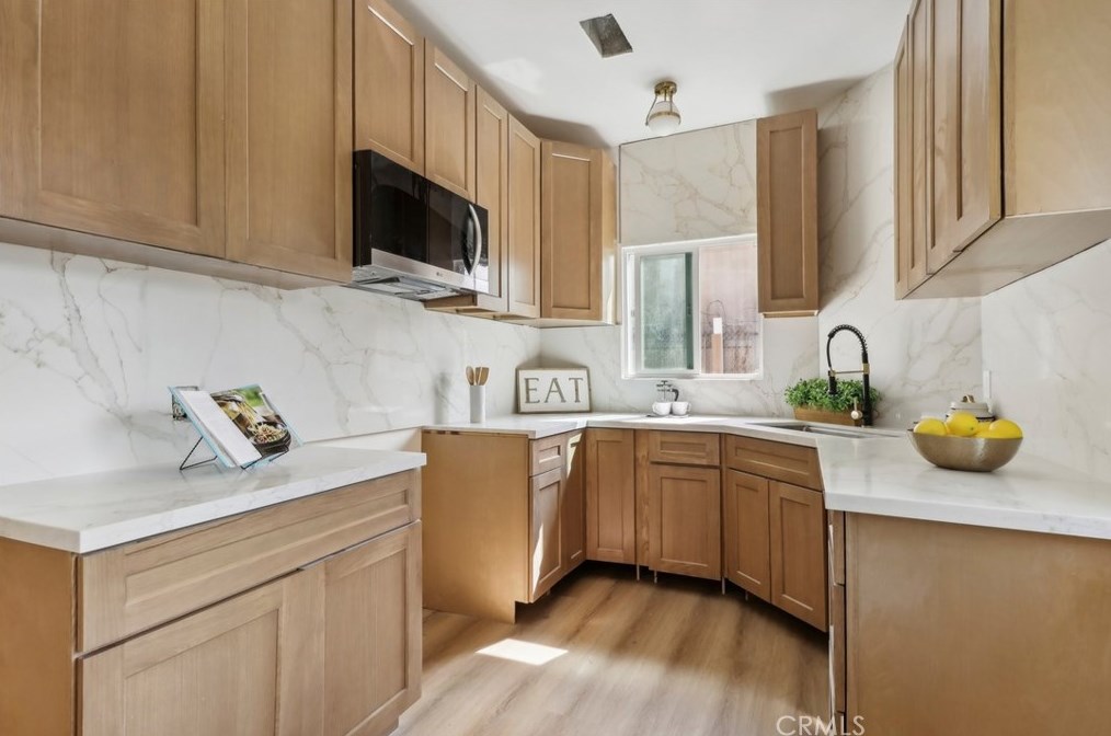 1226 Vernon Ave, Los Angeles CA  90011-3721 exterior