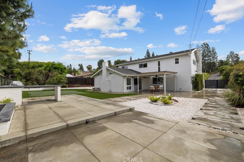 1025 Verona Dr, Fullerton CA  92835-3340 exterior