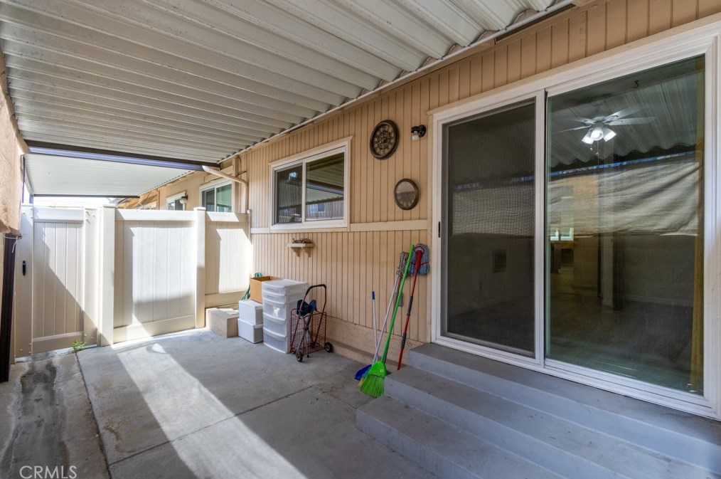 9908 Cedar St, Bellflower CA 90706-6910 exterior