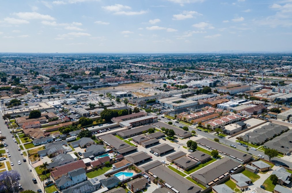 9908 Cedar St, Bellflower CA 90706-6910 exterior