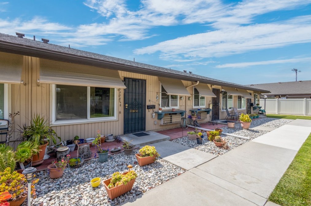 9908 Cedar St, Bellflower CA 90706-6910 exterior