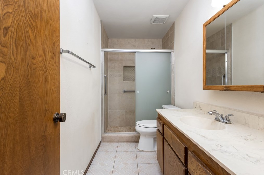 9908 Cedar St, Bellflower CA 90706-6910 exterior