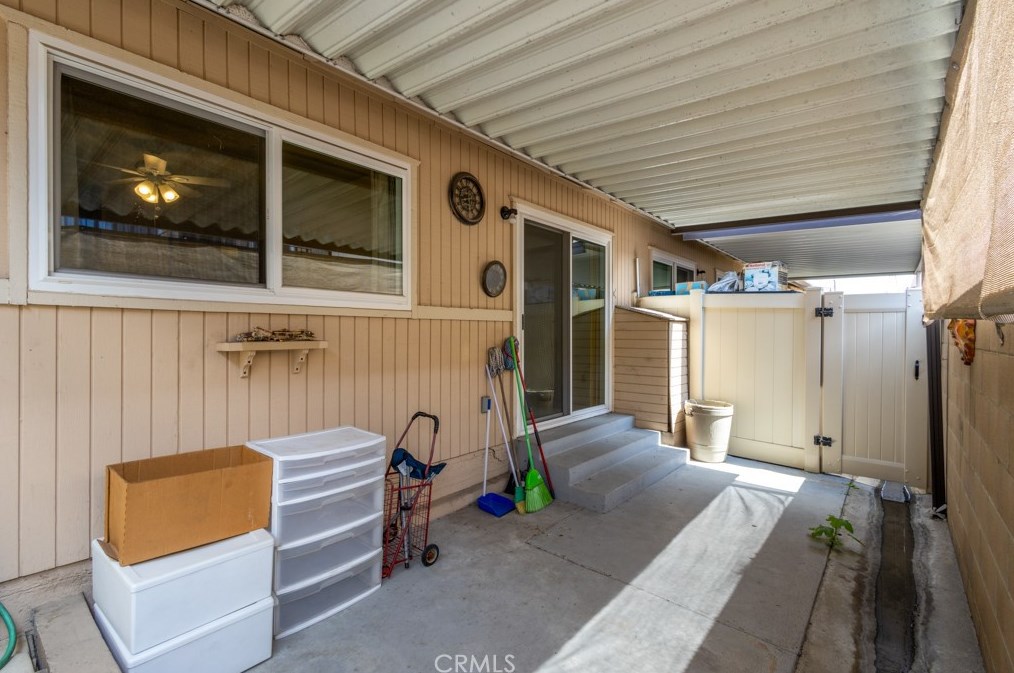 9908 Cedar St, Bellflower CA 90706-6910 exterior