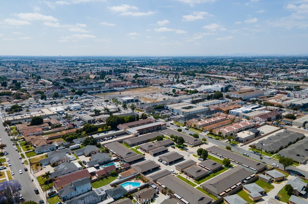 9908 Cedar St, Bellflower CA 90706-6910 exterior