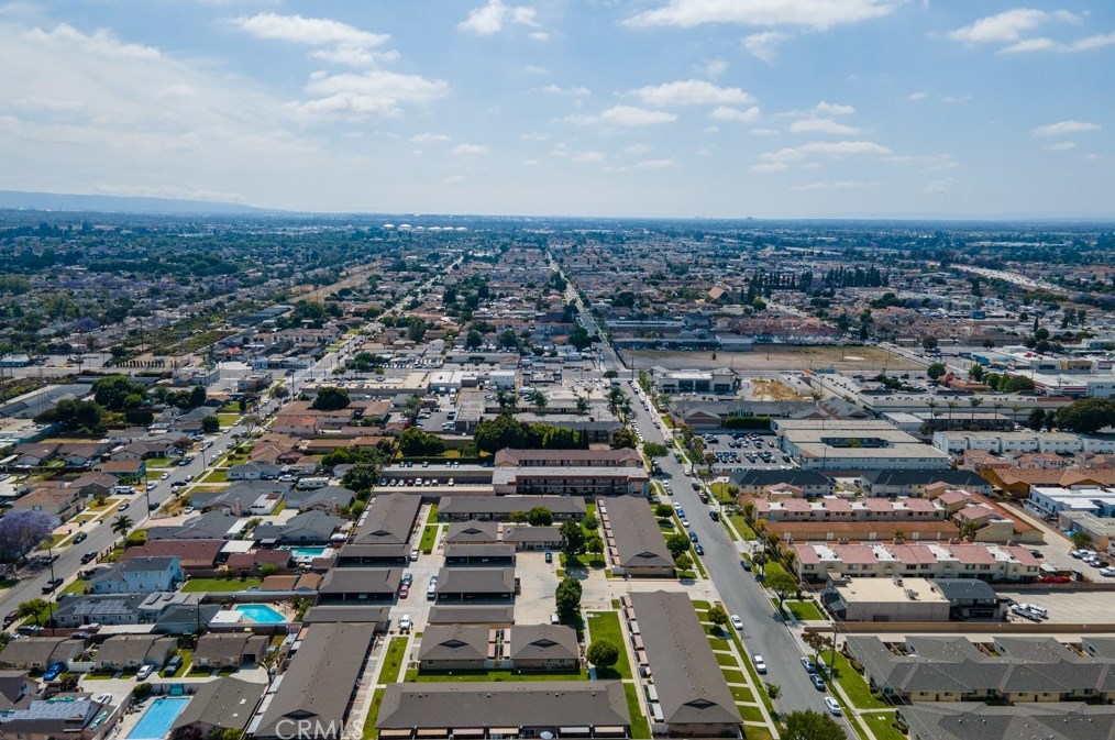 9908 Cedar St, Bellflower CA 90706-6910 exterior