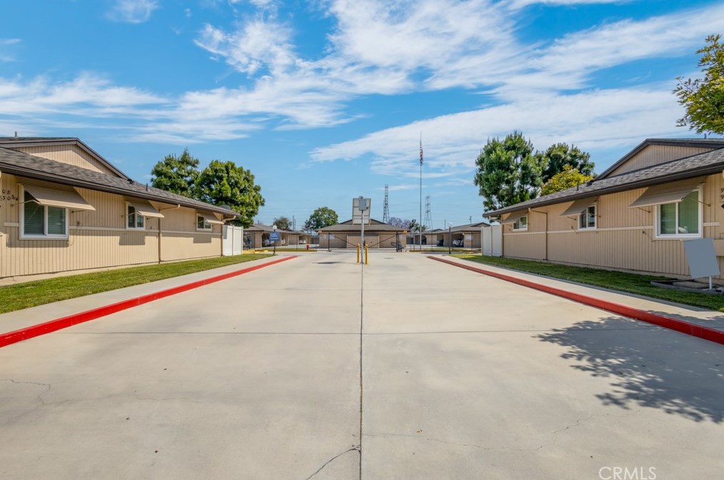 9908 Cedar St, Bellflower CA 90706-6910 exterior