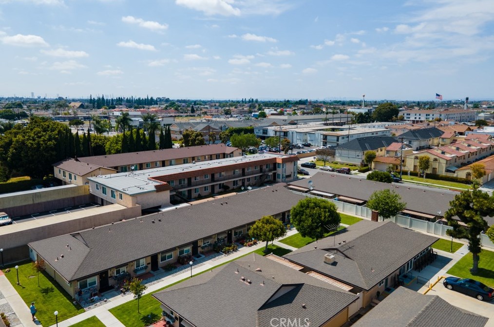 9908 Cedar St, Bellflower CA 90706-6910 exterior