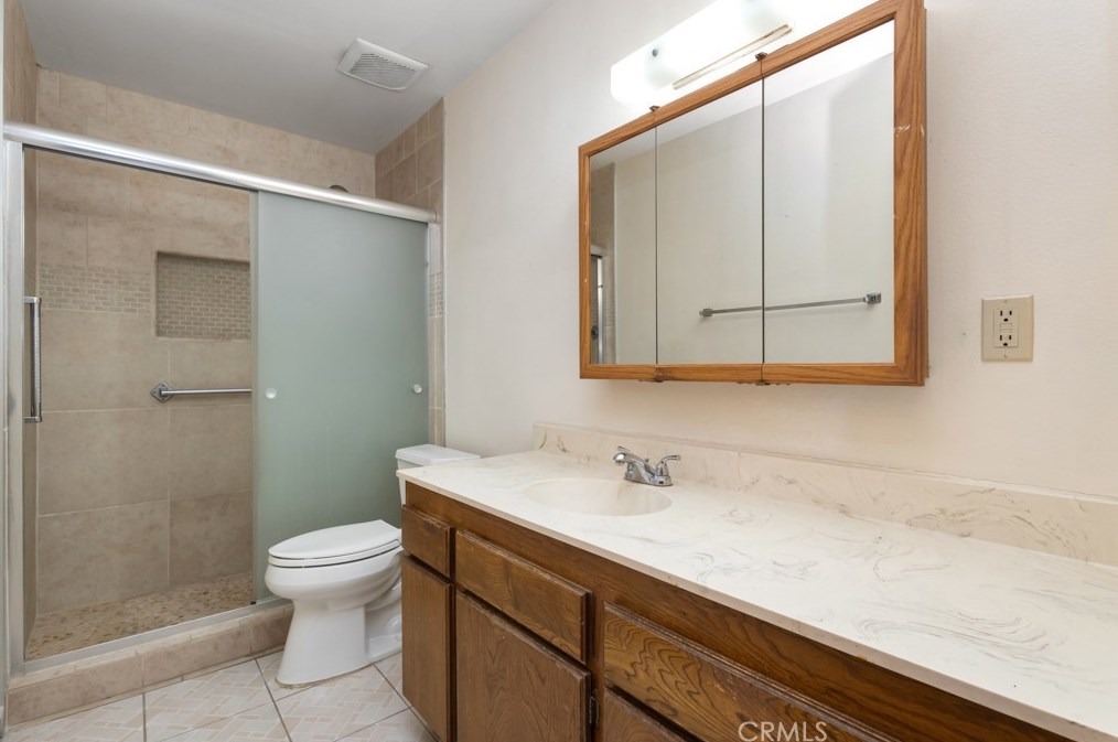 9908 Cedar St, Bellflower CA 90706-6910 exterior