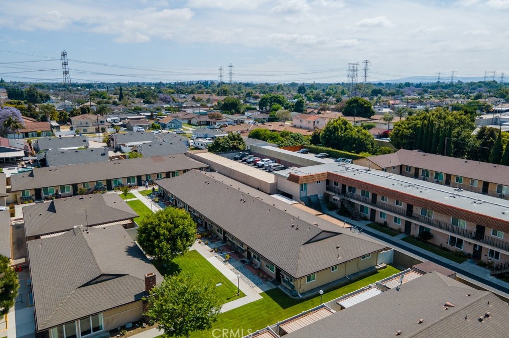 9908 Cedar St, Bellflower CA 90706-6910 exterior