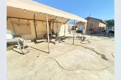 223 S Kern Avenue, Los Angeles, CA 90022 - Photo 9