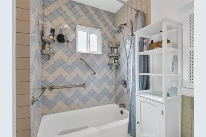 5864 Bonsallo Avenue, Los Angeles, CA 90044 - Photo 19