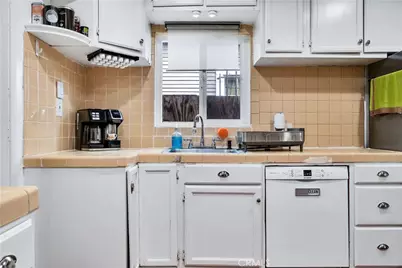5864 Bonsallo Avenue, Los Angeles, CA 90044 - Photo 17