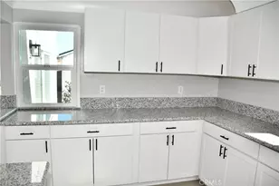 9106 S Gramercy Pl, Los Angeles, CA 90047 - Photo 17