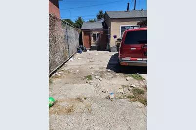 147 E 95th Street, Los Angeles, CA 90003 - Photo 3