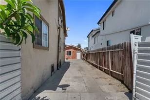 229 W 82nd St, Los Angeles, CA 90003 - Photo 13
