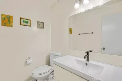 7300 Lennox Avenue #J5, Van Nuys, CA 91405 - Photo 9