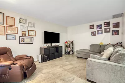 7300 Lennox Avenue #J5, Van Nuys, CA 91405 - Photo 7