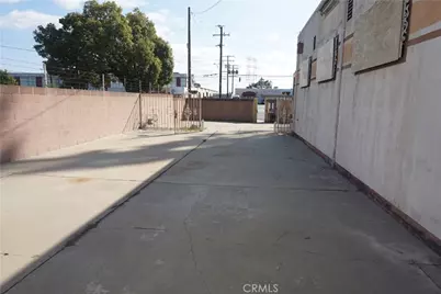 8121 Rosecrans, Paramount, CA 90723 - Photo 11