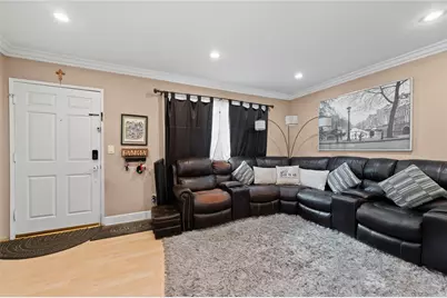 7035 Woodley #205, Van Nuys, CA 91406 - Photo 3