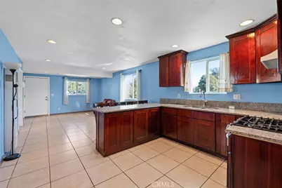 758 E 76th Pl Place, Los Angeles, CA 90001 - Photo 13