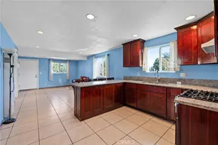 758 E 76th Pl Pl, Los Angeles, CA 90001 - Photo 13