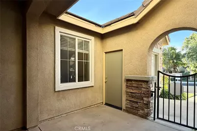 28410 Agajanian, Saugus, CA 91390 - Photo 3