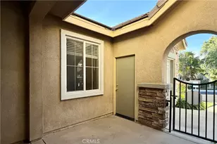 28410 Agajanian, Saugus, CA 91390 - Photo 3