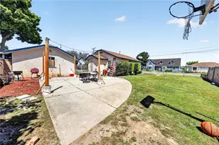 10300 Monterey St, Bellflower, CA 90706 - Photo 17