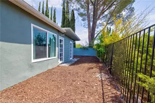 23041 La Granja, Valencia, CA 91354 - Photo 37
